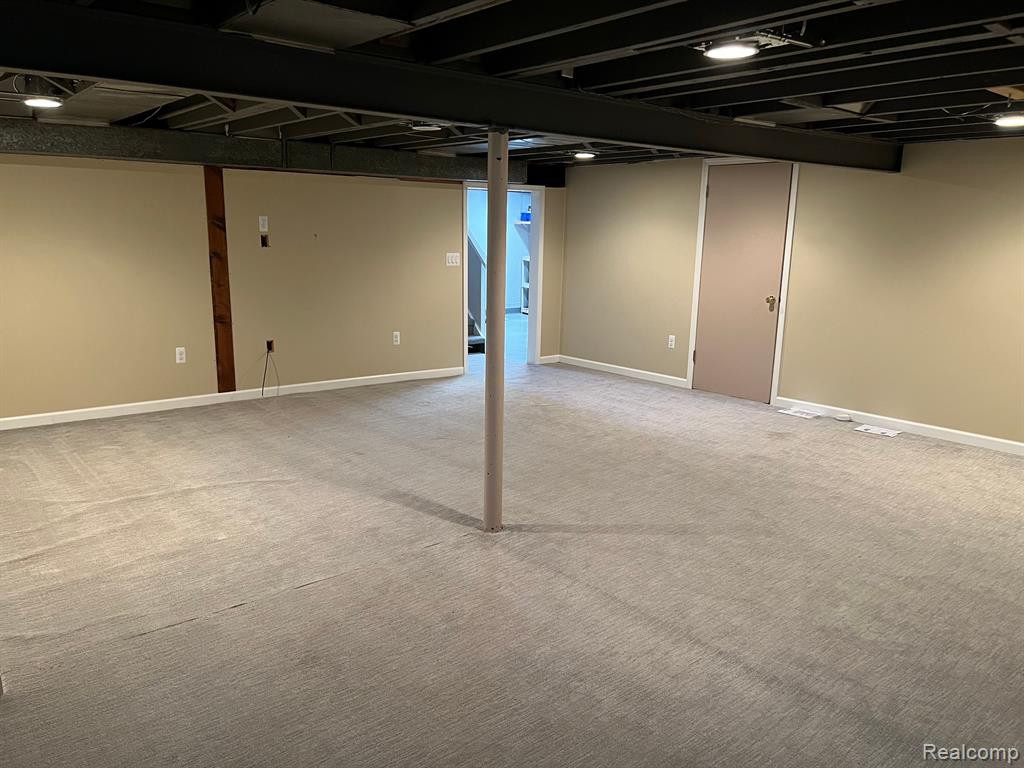 424 W LA SALLE Avenue, Royal Oak, MI 48073 — Photo 12