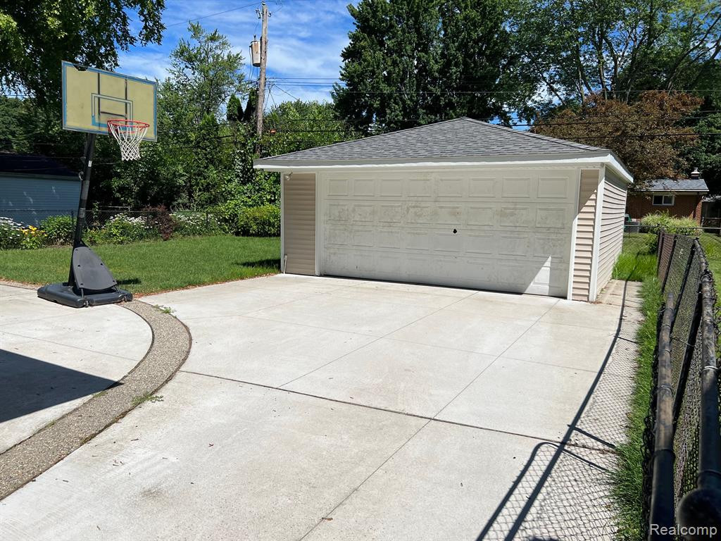 424 W LA SALLE Avenue, Royal Oak, MI 48073 — Photo 14