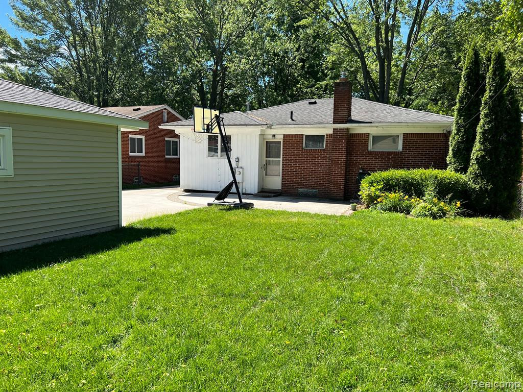 424 W LA SALLE Avenue, Royal Oak, MI 48073 — Photo 15