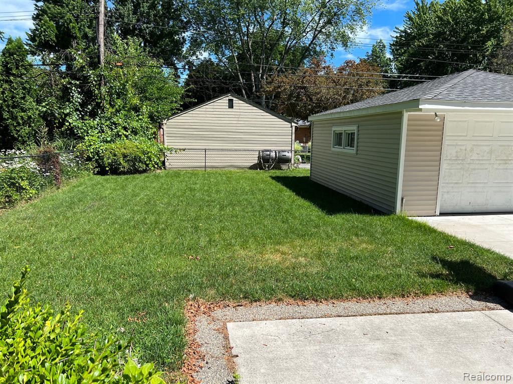 424 W LA SALLE Avenue, Royal Oak, MI 48073 — Photo 16