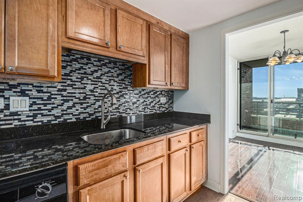 3320 Spinnaker Lane, 17D, Detroit, MI 48207 — Photo 23