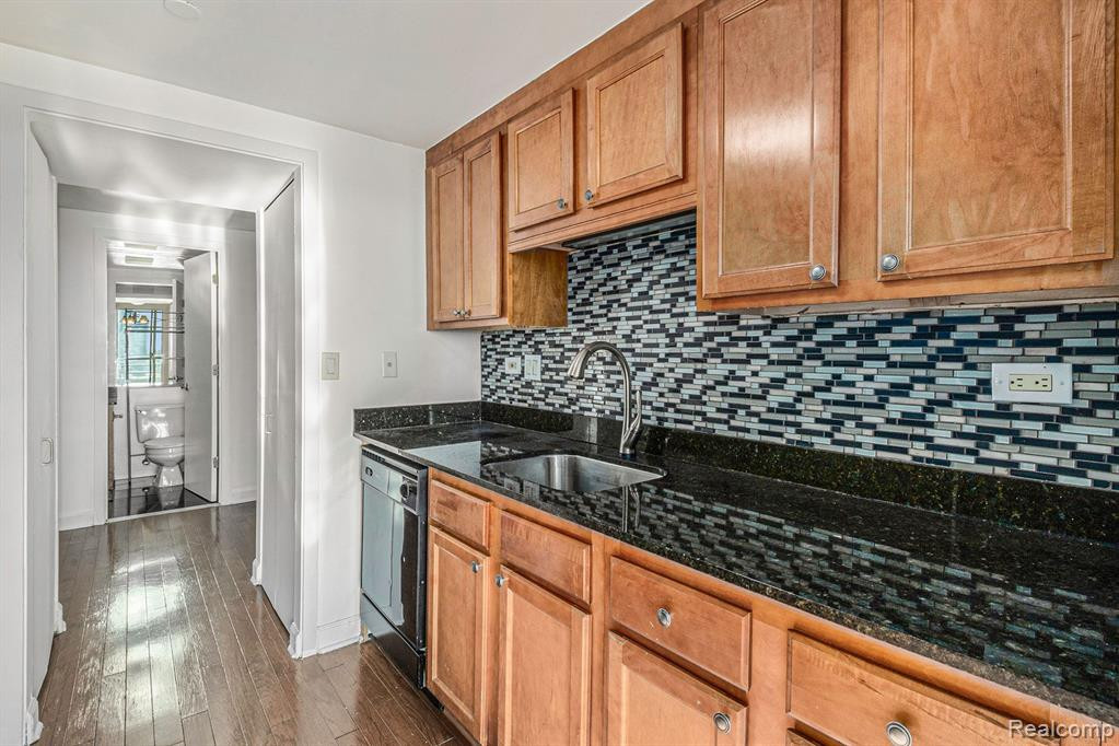 3320 Spinnaker Lane, 17D, Detroit, MI 48207 — Photo 27