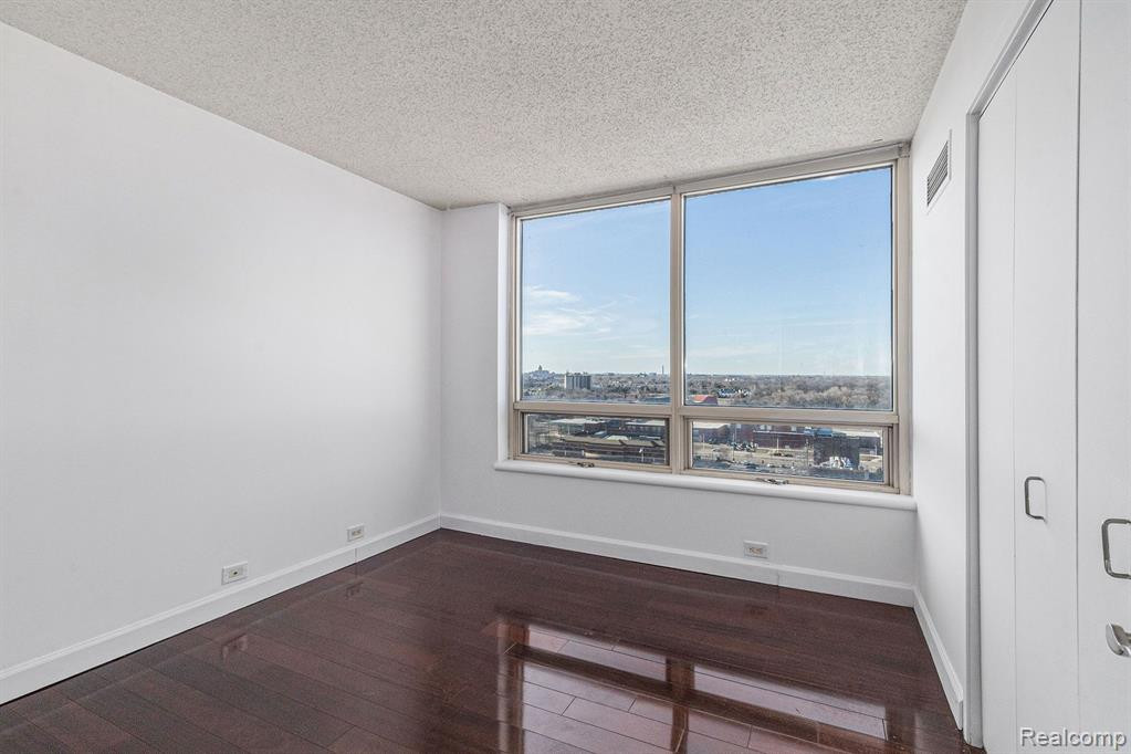 3320 Spinnaker Lane, 17D, Detroit, MI 48207 — Photo 36