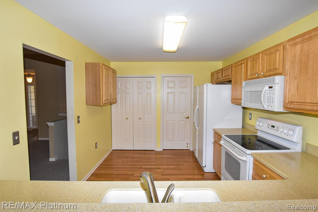 6597 CORTLAND Avenue, Brighton, MI 48114 — Photo 14