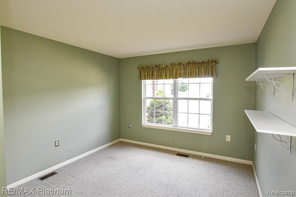 6597 CORTLAND Avenue, Brighton, MI 48114 — Photo 23