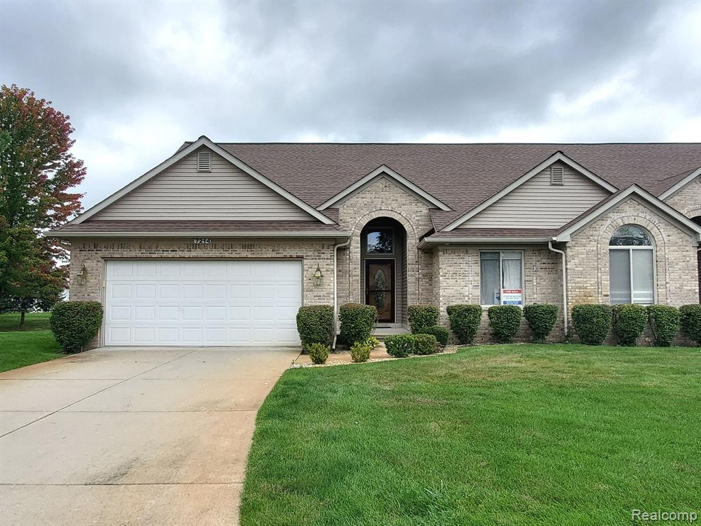 7214 HAWTHORNE Circle, Goodrich Vlg, MI — front exterior