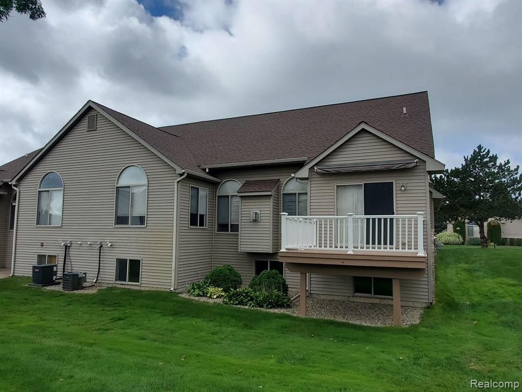 7214 HAWTHORNE Circle, Goodrich Vlg, MI — Photo 3