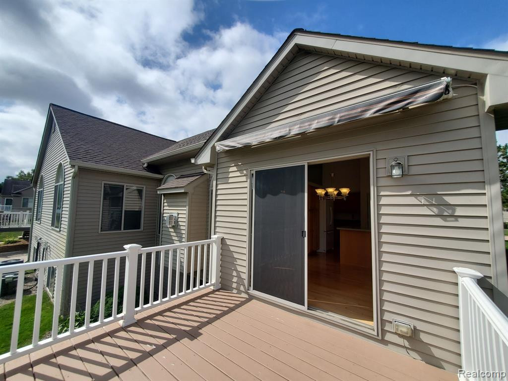 7214 HAWTHORNE Circle, Goodrich Vlg, MI — Photo 4
