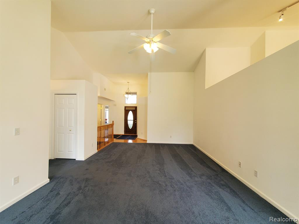 7214 HAWTHORNE Circle, Goodrich Vlg, MI — Photo 12