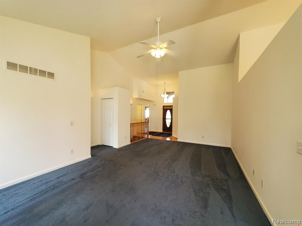 7214 HAWTHORNE Circle, Goodrich Vlg, MI — Photo 13
