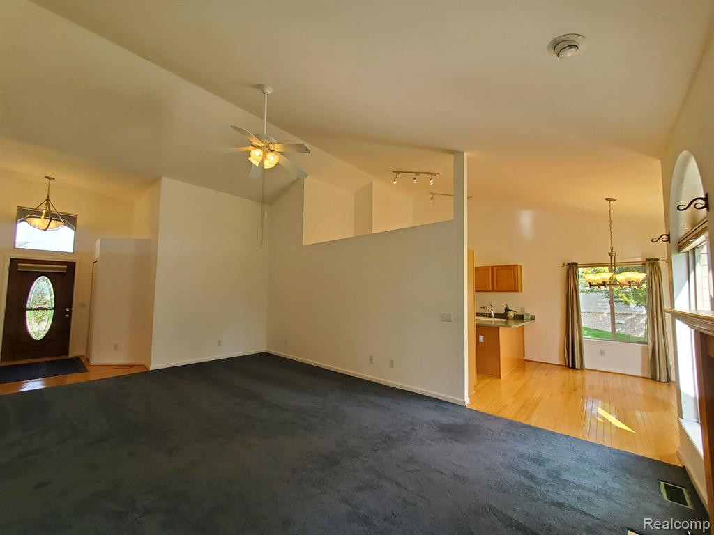 7214 HAWTHORNE Circle, Goodrich Vlg, MI — Photo 18