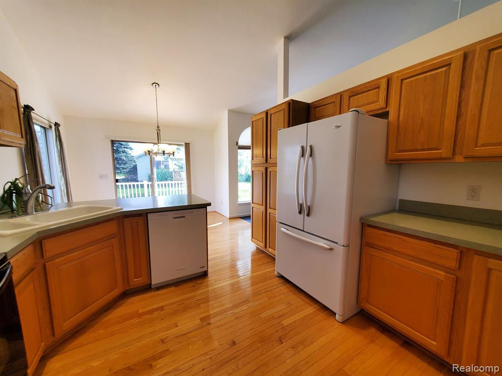 7214 HAWTHORNE Circle, Goodrich Vlg, MI — Photo 27