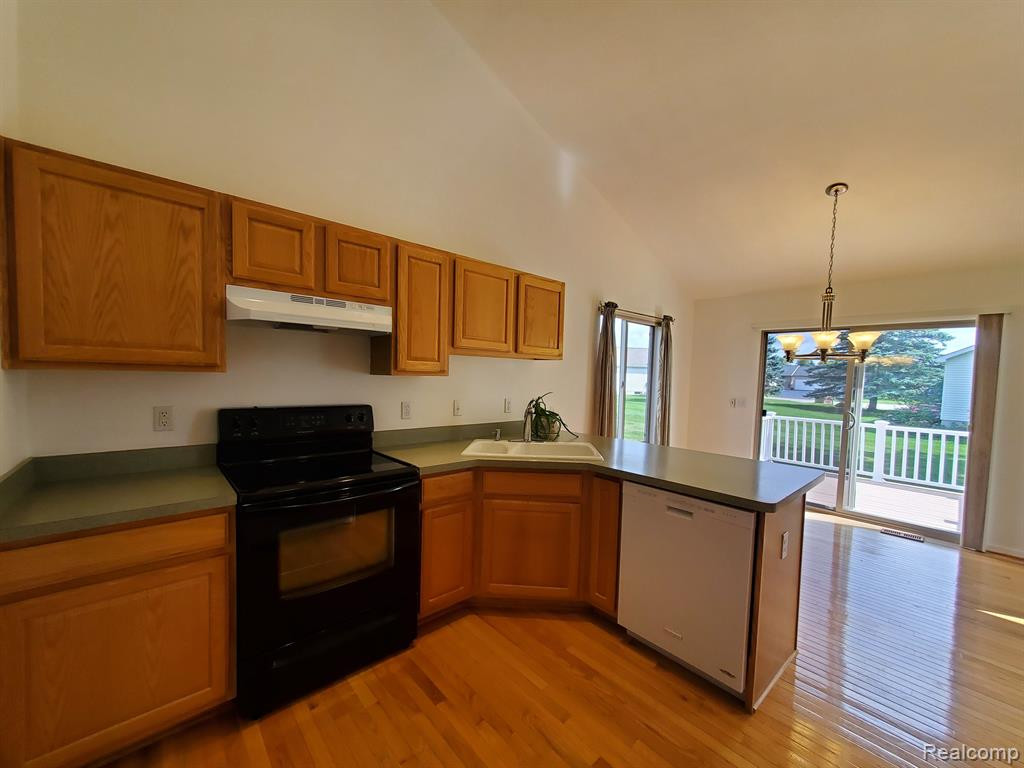 7214 HAWTHORNE Circle, Goodrich Vlg, MI — Photo 28