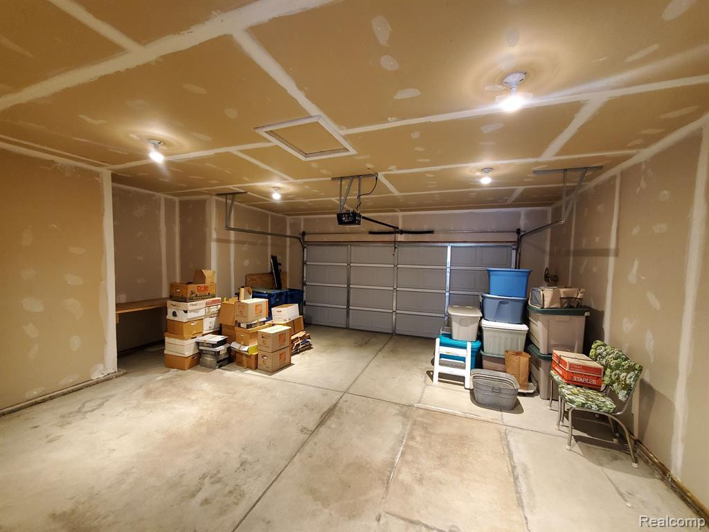 7214 HAWTHORNE Circle, Goodrich Vlg, MI — Photo 38