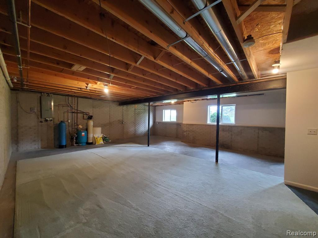7214 HAWTHORNE Circle, Goodrich Vlg, MI — Photo 39