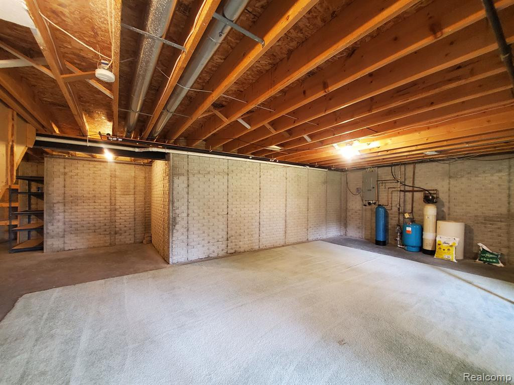 7214 HAWTHORNE Circle, Goodrich Vlg, MI — Photo 43
