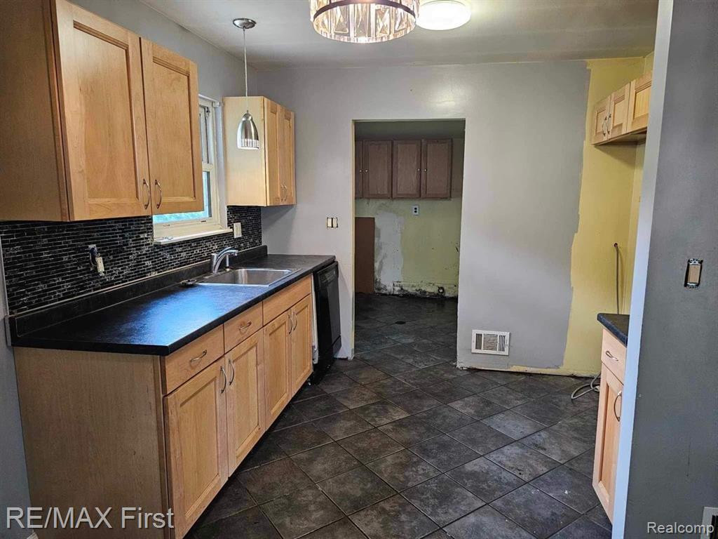 4937 HAZEL Street, Dearborn Heights, MI 48125 — Photo 4