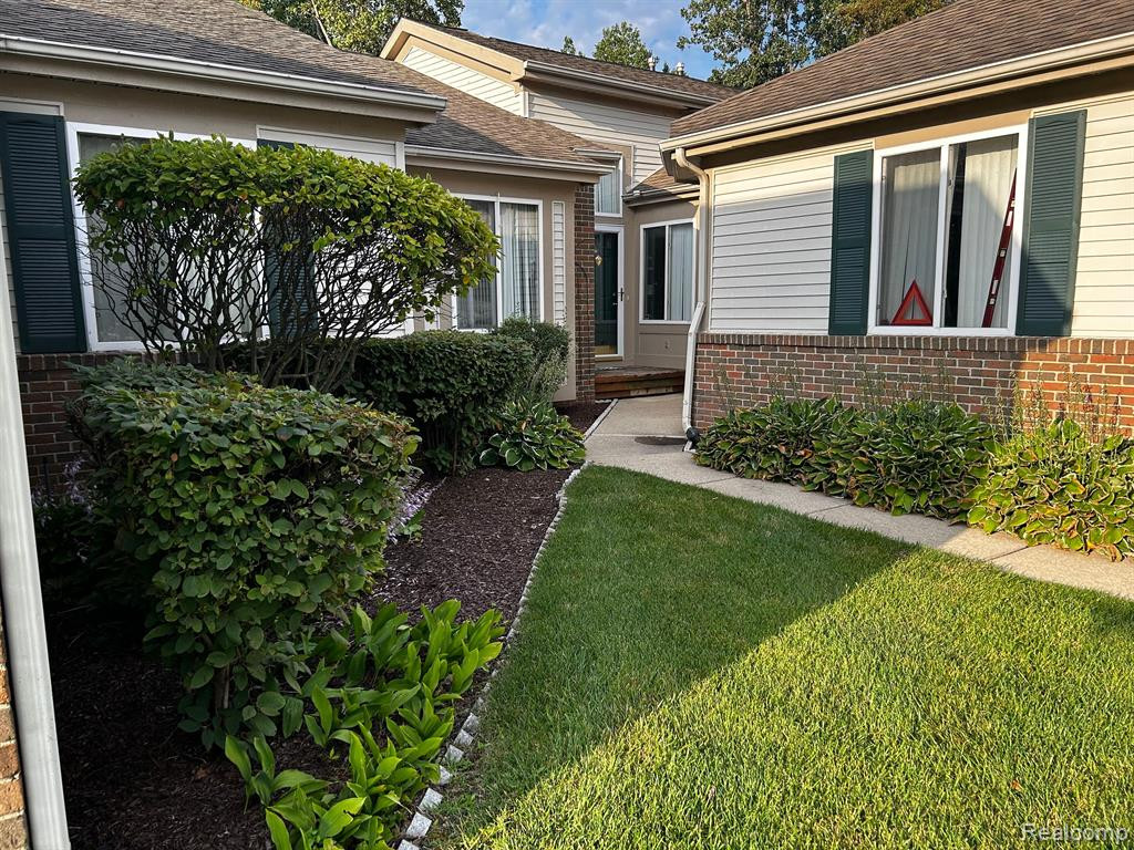 37164 CONDOR Court, Westland, MI — Photo 2