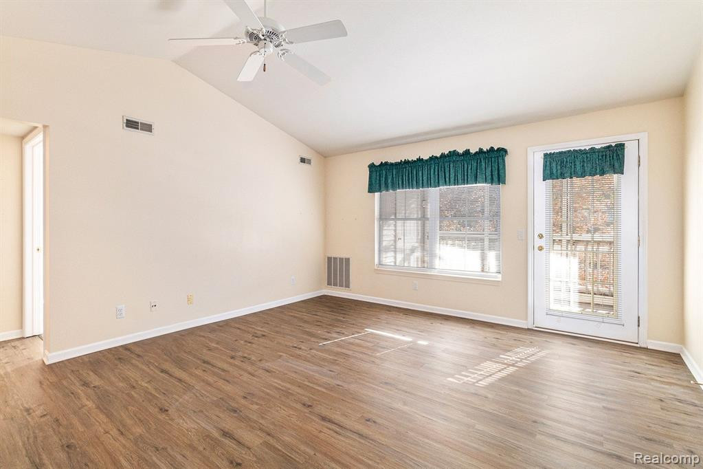 605 CURZON Court, 14, Howell, MI 48843 — Photo 4