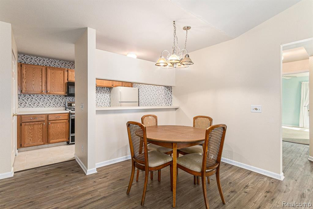 605 CURZON Court, 14, Howell, MI 48843 — Photo 8