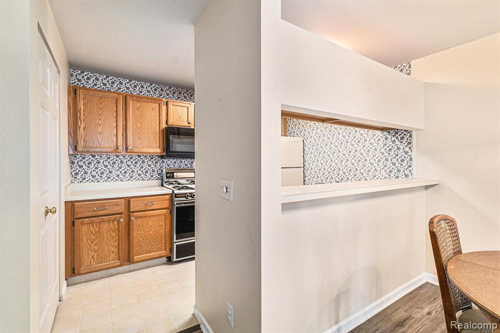 605 CURZON Court, 14, Howell, MI 48843 — Photo 10