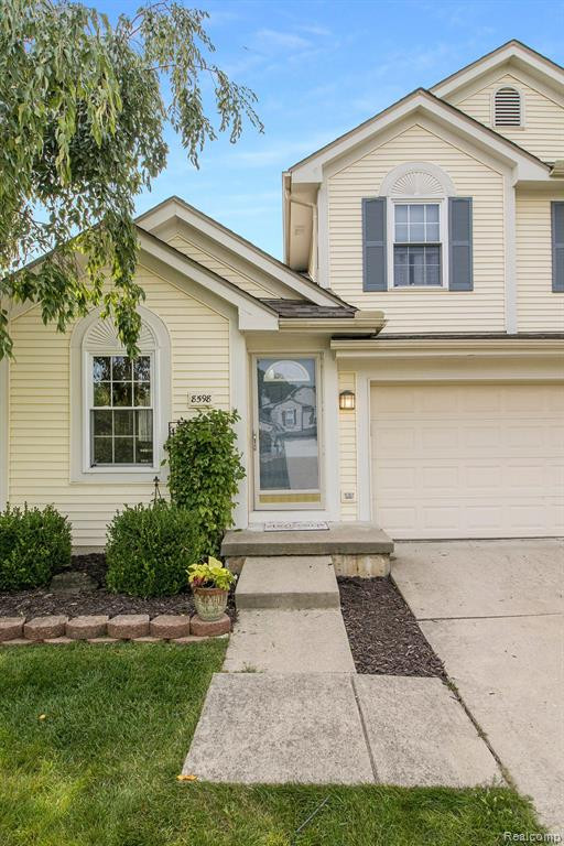 8598 BARRINGTON Drive, Ypsilanti, MI 48198 — Photo 2