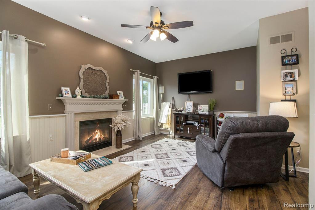 8598 BARRINGTON Drive, Ypsilanti, MI 48198 — Photo 3