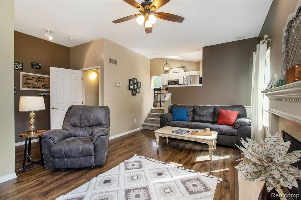 8598 BARRINGTON Drive, Ypsilanti, MI 48198 — Photo 5