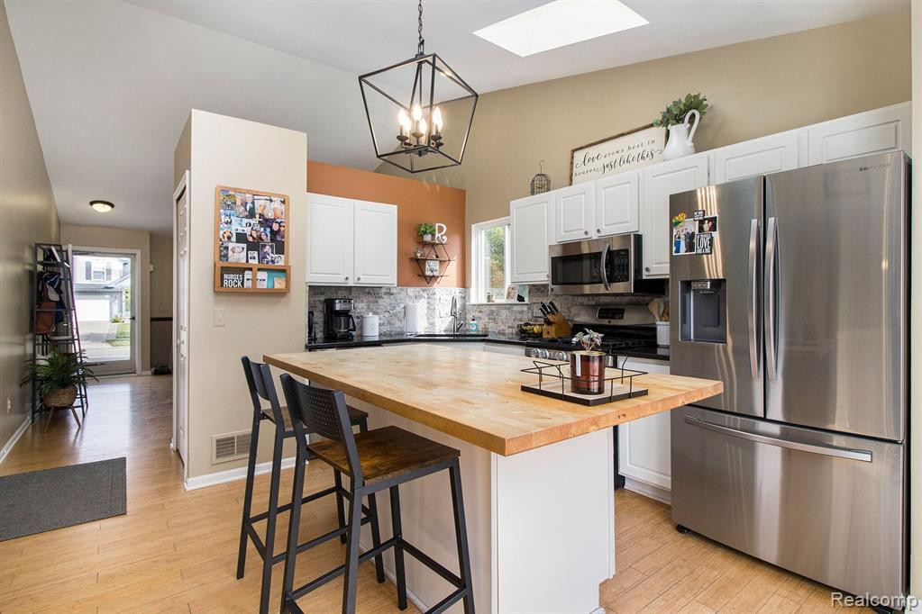 8598 BARRINGTON Drive, Ypsilanti, MI 48198 — Photo 8