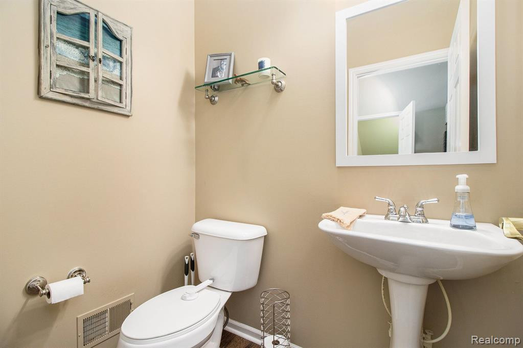 8598 BARRINGTON Drive, Ypsilanti, MI 48198 — Photo 12