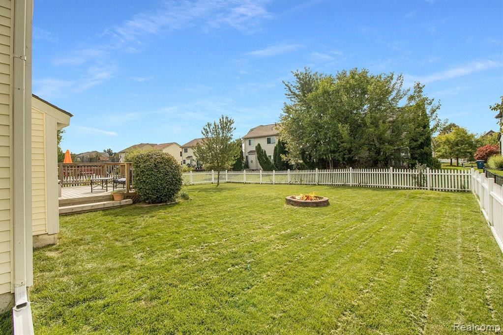 8598 BARRINGTON Drive, Ypsilanti, MI 48198 — Photo 27
