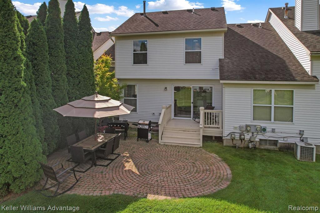 2543 PINE Drive, Wixom, MI 48393 — Photo 2