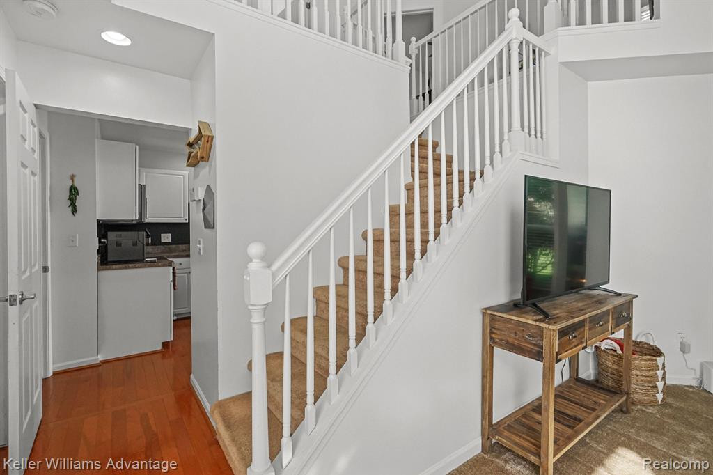 2543 PINE Drive, Wixom, MI 48393 — Photo 7