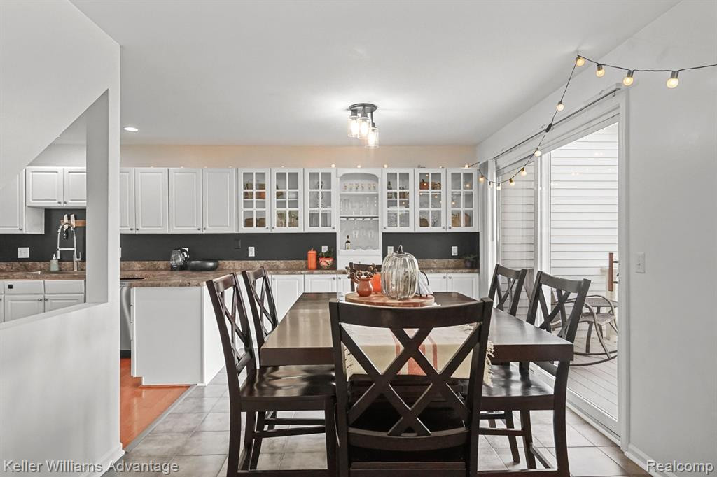 2543 PINE Drive, Wixom, MI 48393 — Photo 10