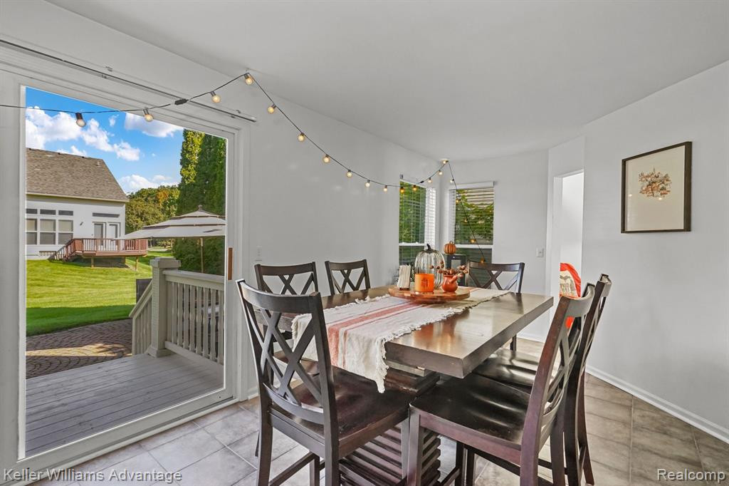 2543 PINE Drive, Wixom, MI 48393 — Photo 11