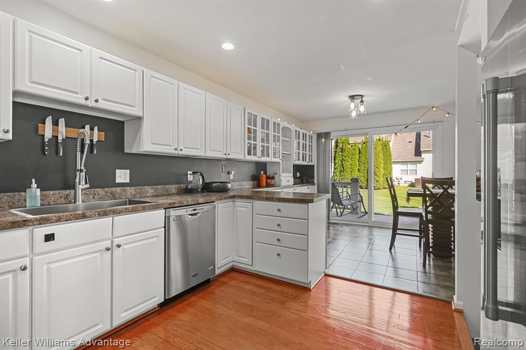2543 PINE Drive, Wixom, MI 48393 — Photo 17