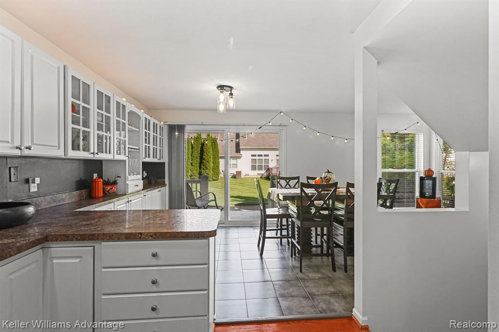 2543 PINE Drive, Wixom, MI 48393 — Photo 18