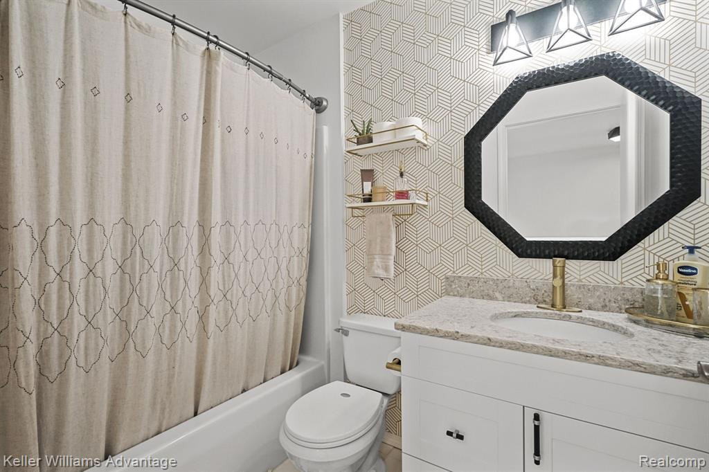 2543 PINE Drive, Wixom, MI 48393 — Photo 26