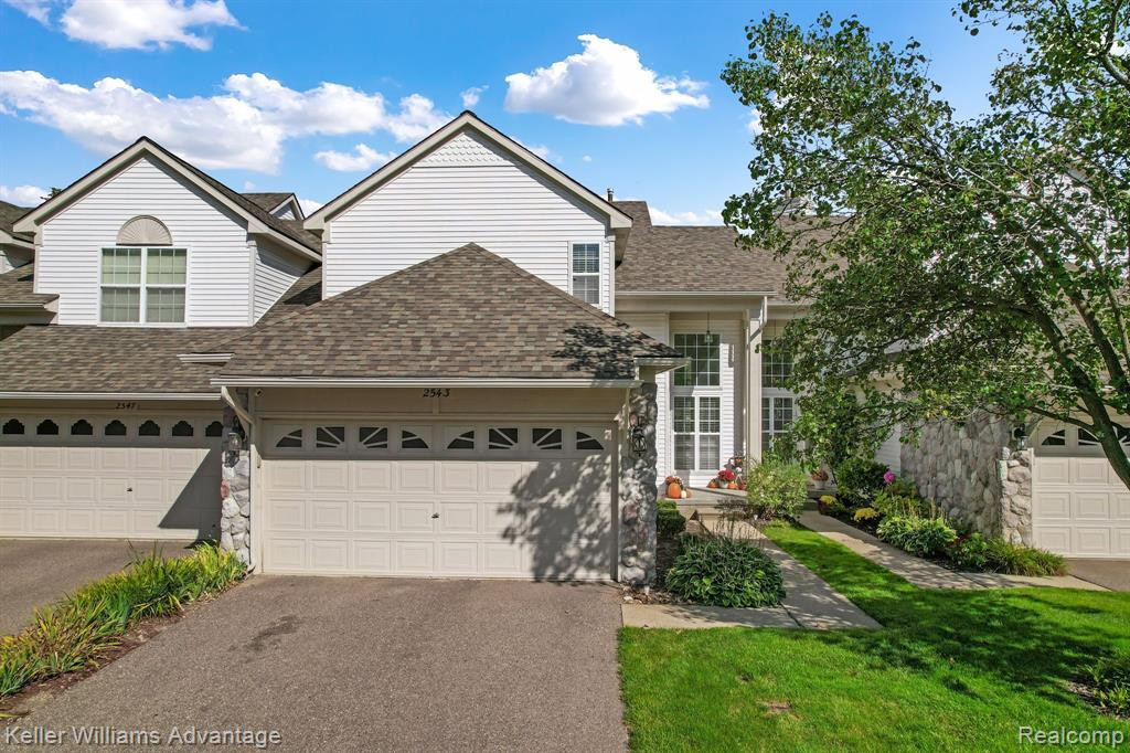 2543 PINE Drive, Wixom, MI 48393 — Photo 38