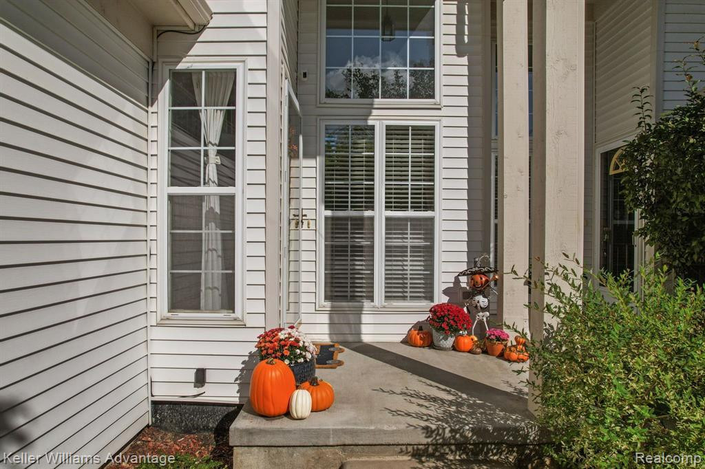 2543 PINE Drive, Wixom, MI 48393 — Photo 40
