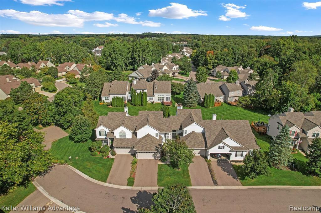 2543 PINE Drive, Wixom, MI 48393 — Photo 41