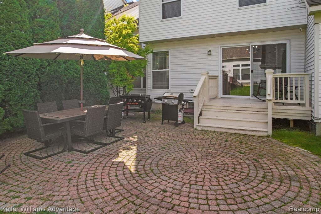 2543 PINE Drive, Wixom, MI 48393 — Photo 44
