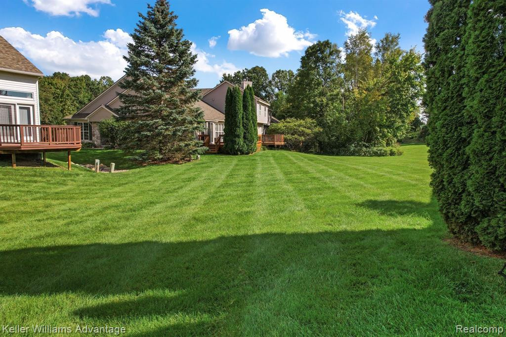 2543 PINE Drive, Wixom, MI 48393 — Photo 45