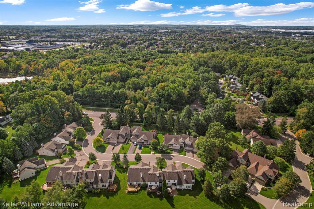 2543 PINE Drive, Wixom, MI 48393 — Photo 46