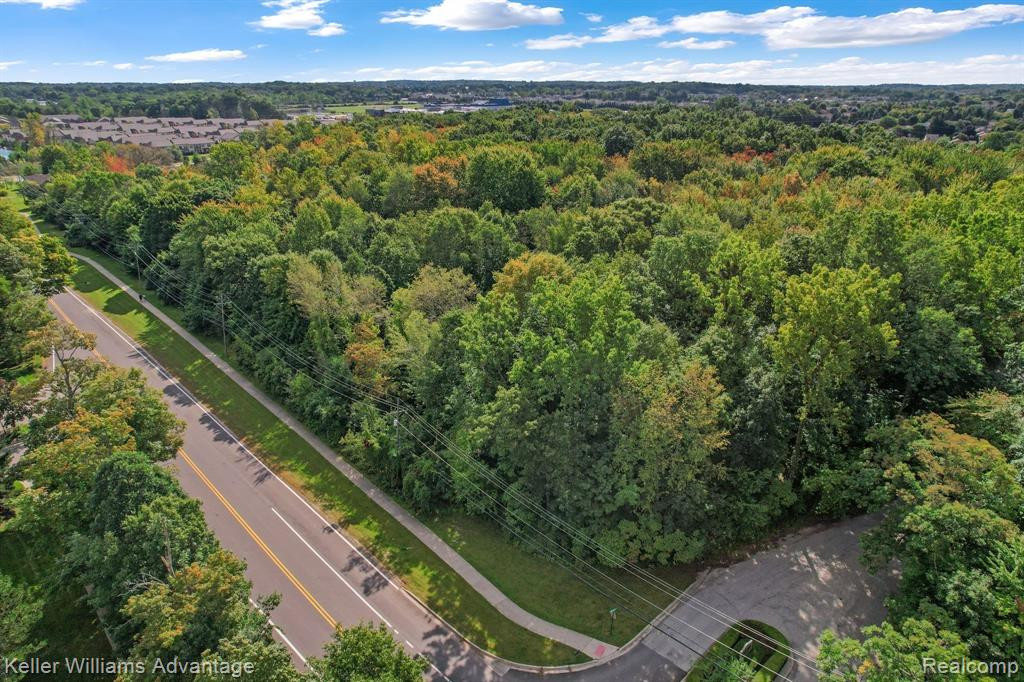 2543 PINE Drive, Wixom, MI 48393 — Photo 50