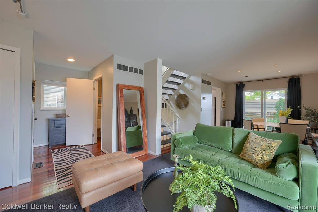 602 E LINCOLN Street, Birmingham, MI 48009 — Photo 9
