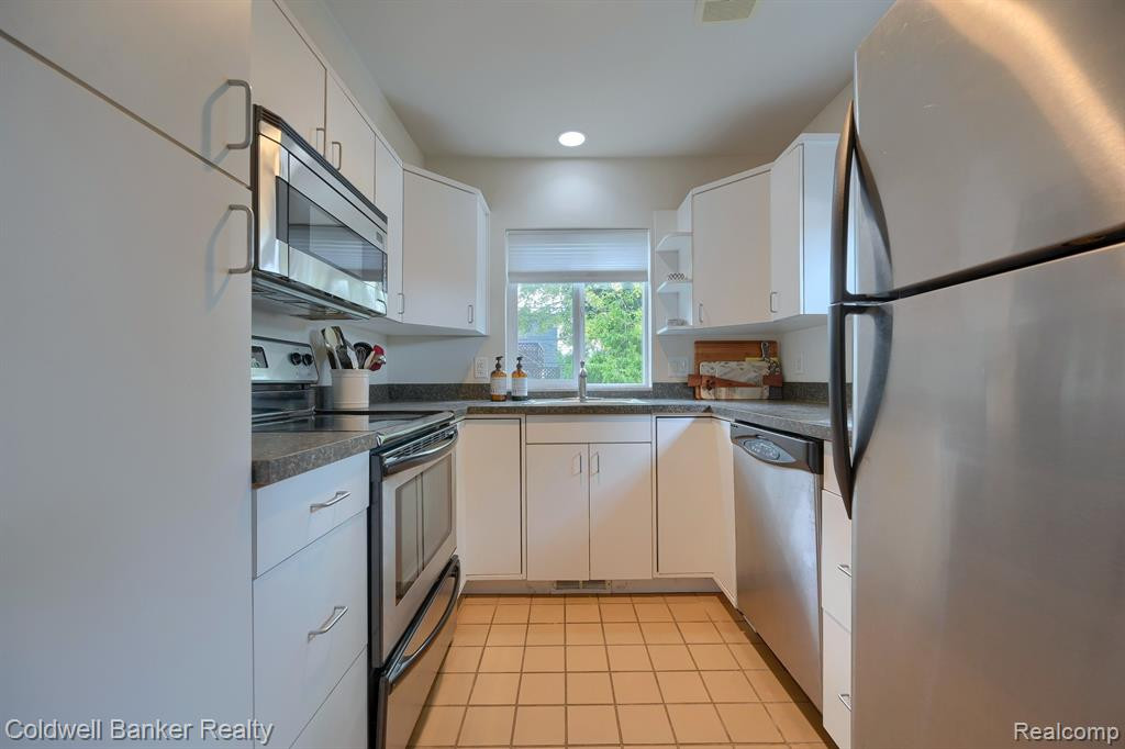 602 E LINCOLN Street, Birmingham, MI 48009 — Photo 12