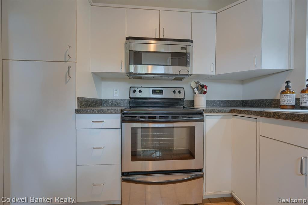 602 E LINCOLN Street, Birmingham, MI 48009 — Photo 14