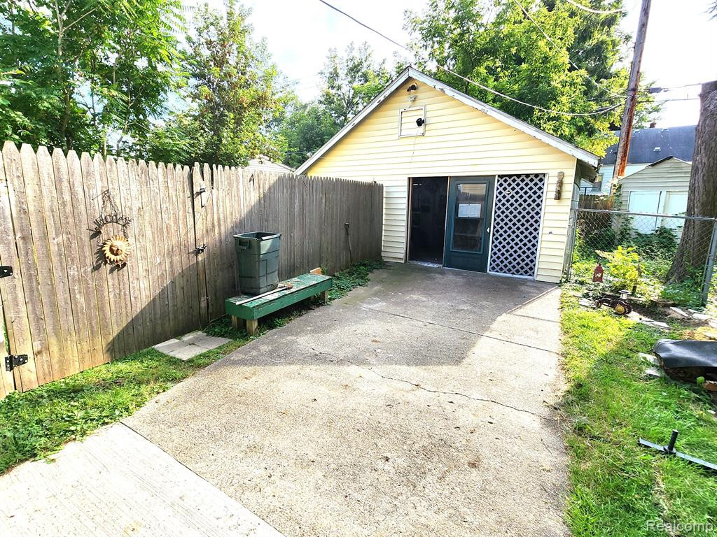 4230 CUSTER Avenue, Flint, MI 48507 — Photo 4