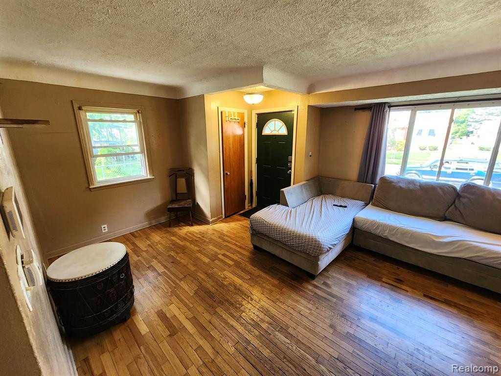 4230 CUSTER Avenue, Flint, MI 48507 — Photo 5